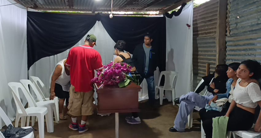 Santos Antonio Hernández fue velado el mismo día del hallazgo y sepultado el día de Navidad. Foto: Jacdiel Rivera Cornejo/Radio ABC Stereo